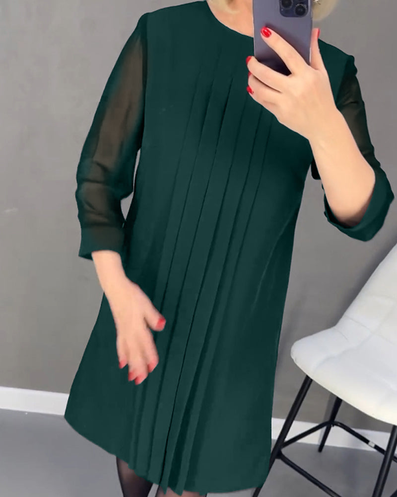 Elżbieta | Elegancka czarna sukienka z plisowanym przodem