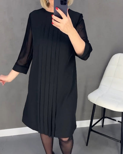 Elżbieta | Elegancka czarna sukienka z plisowanym przodem